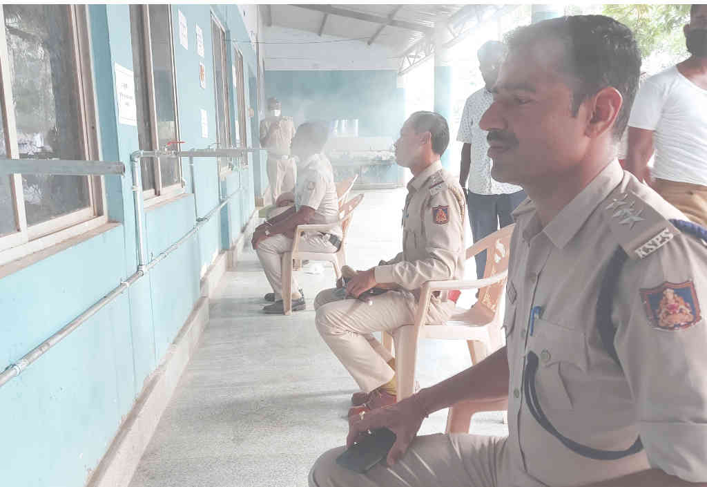 Davanagere Police taking Steam by Pressure Cooker