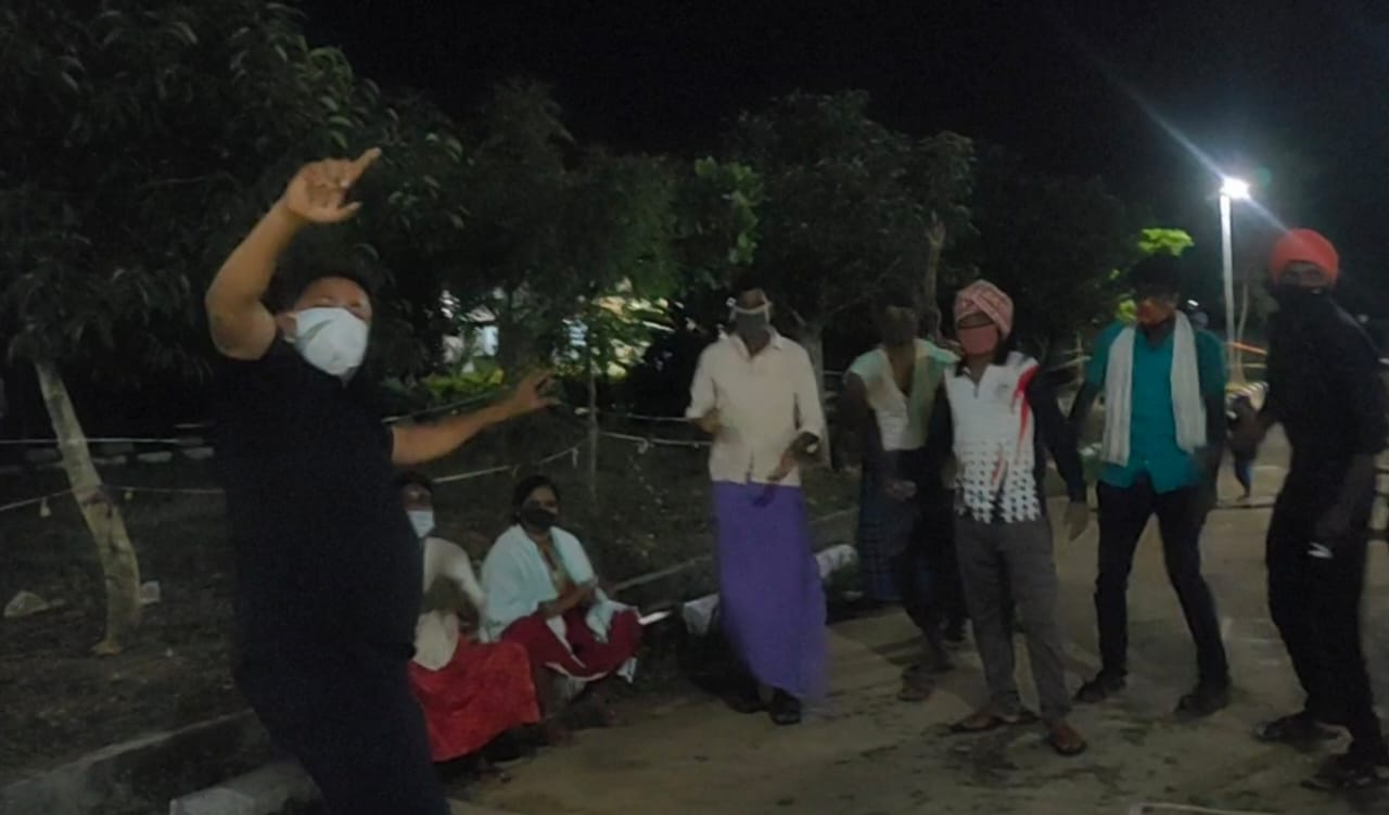 Renukacharya dance with covid patients in honnali