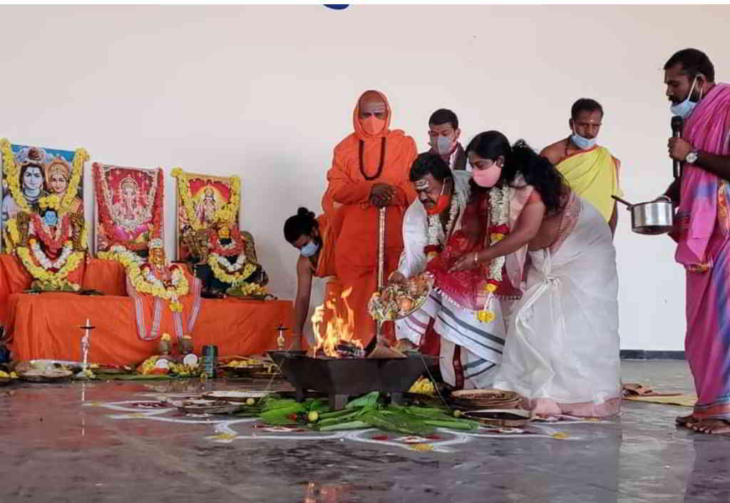 Renukacharya_voilates_epidemic_act_homa_havana[1]