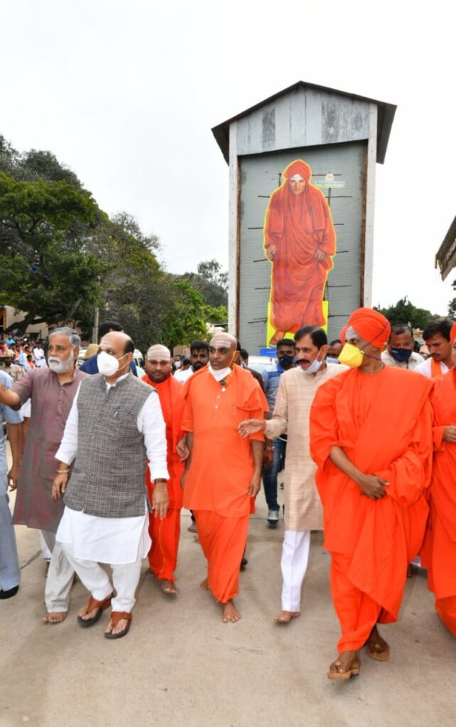 cm visit siddaganga matha