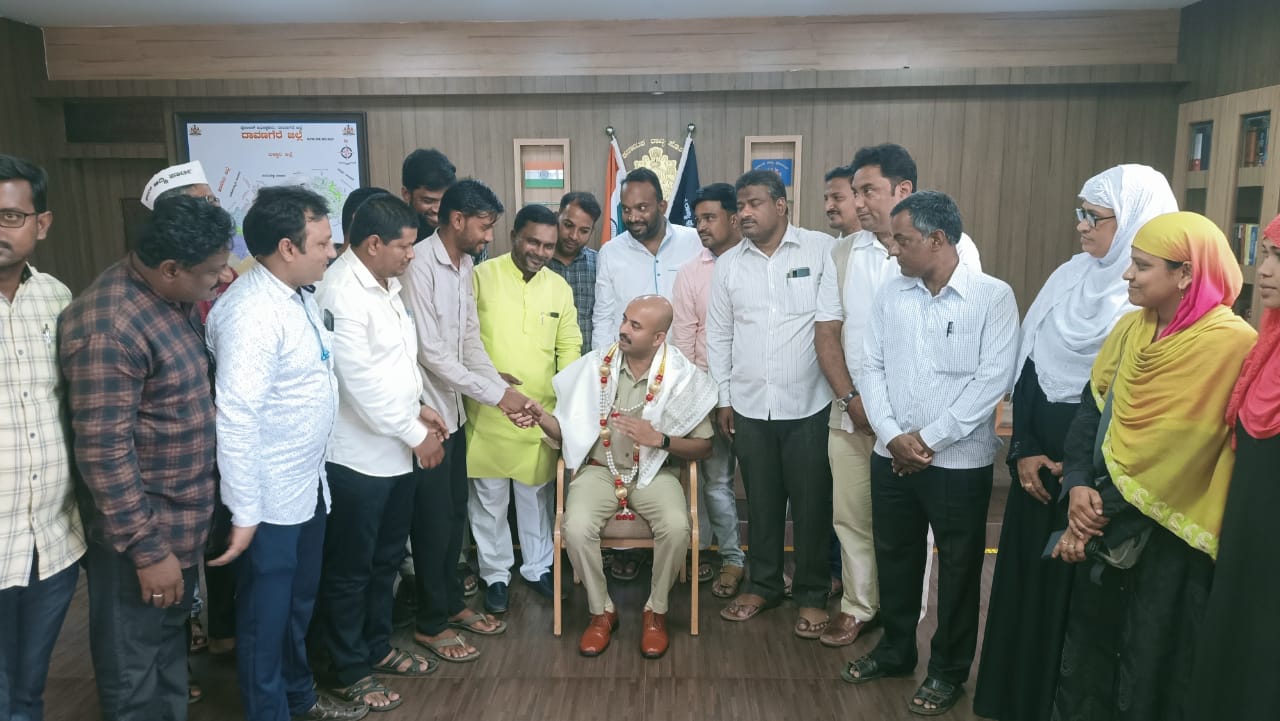 police sp cb ryshyanth team feliciated by organization peoples
