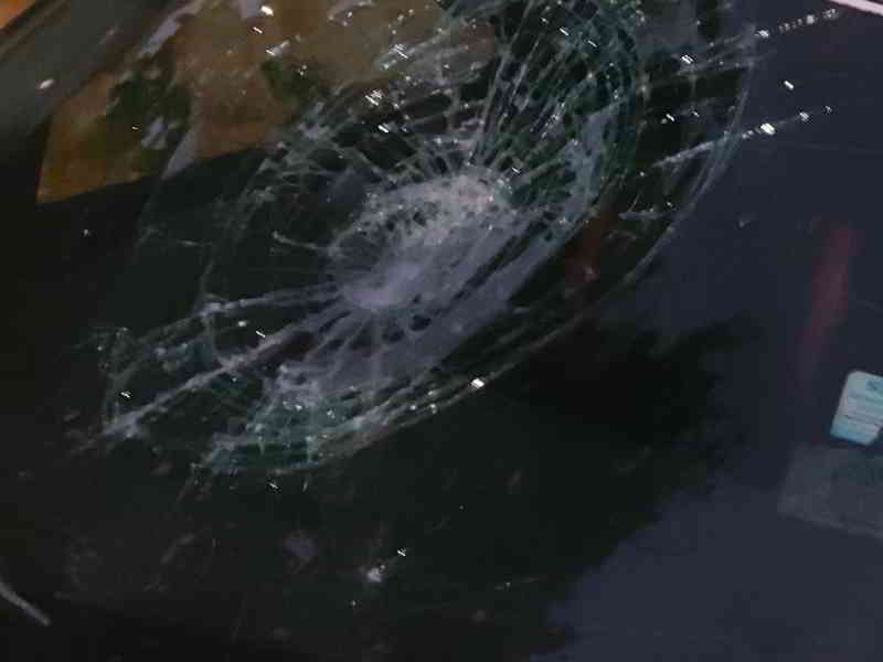 glass opened theif