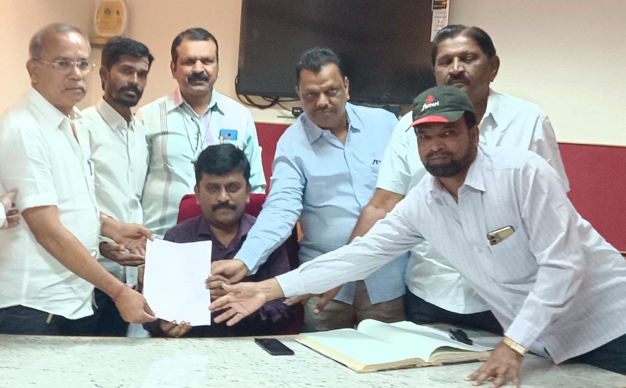 Davangere Janata, Bazar elected Ganganakatte Guruswami as new president.