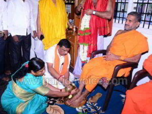 Pejavara of Udupi, a Dalit leader who worshiped at the feet of Shri.