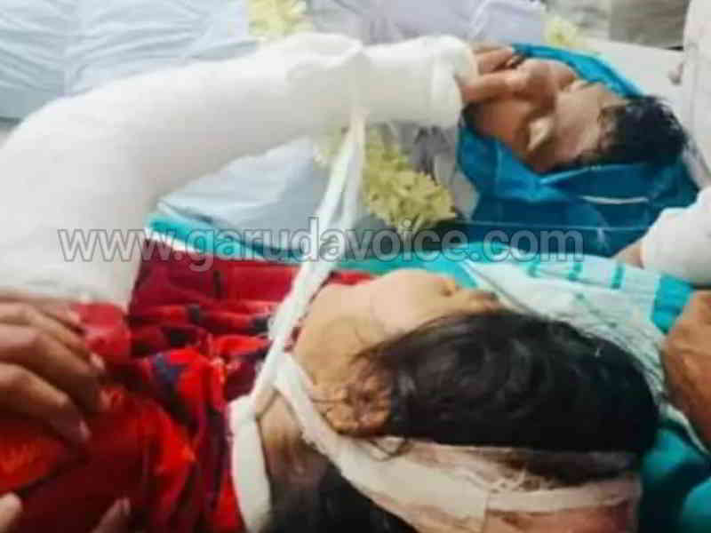 The wife covered her husband's face on the stretcher. An incident where water comes from the eyes without knowing.