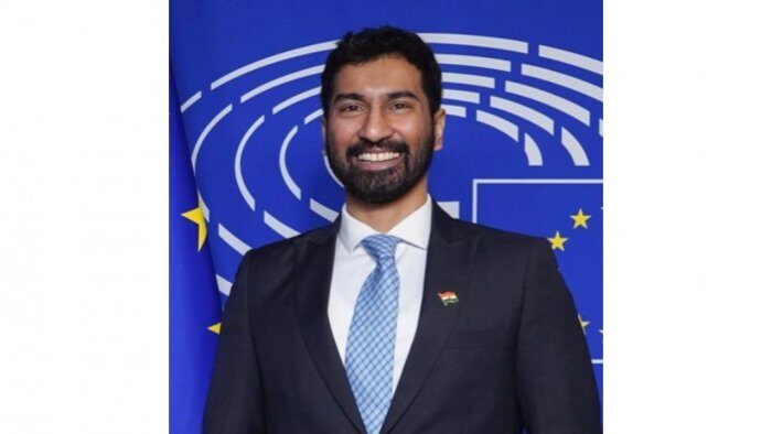Modi documentary ban justified by A.K. Antony's son Anil K. Anthony! Resignation to Congress