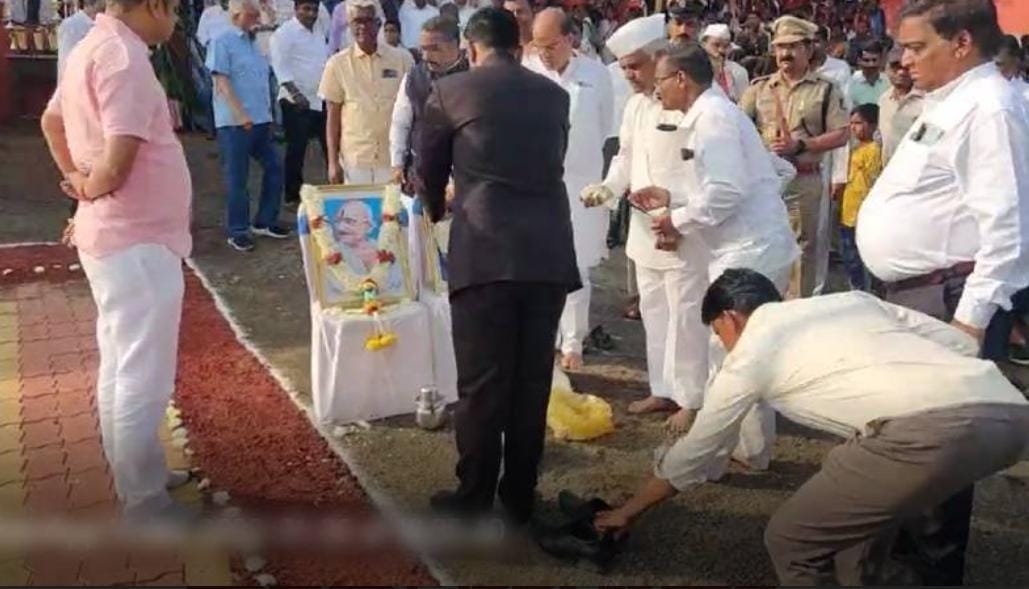 AC who made a 'shoe slip' during Dwajarohana