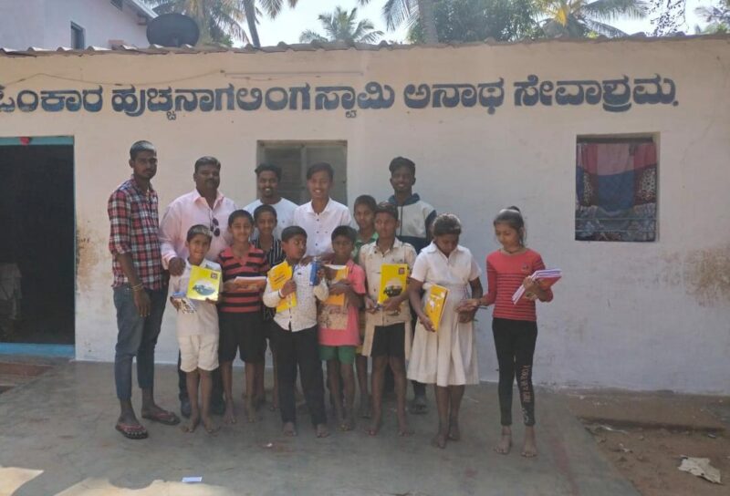 Sangolli Rayanna Martyr Day: Rayanna fan distributed pen book
