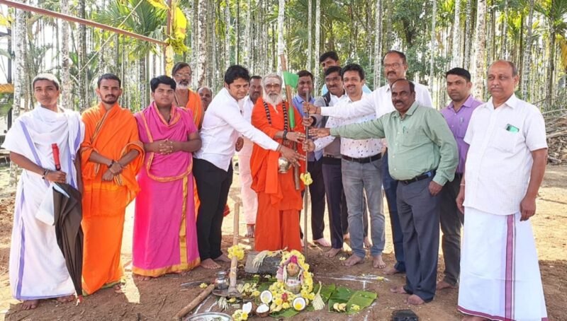 Laying of foundation stone for construction of Raitha Bhavan Pushkarani at Sri Jagadguru Rambhapuri Peetha