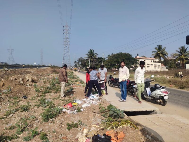 400 rupees for those who throw garbage on the roadside in Vidyanag. Fine, street cleaning punishment