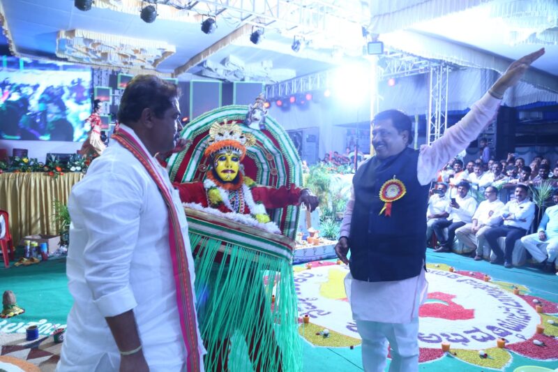 Those who have insulted the gods must resign. Outrage of Hindu activists