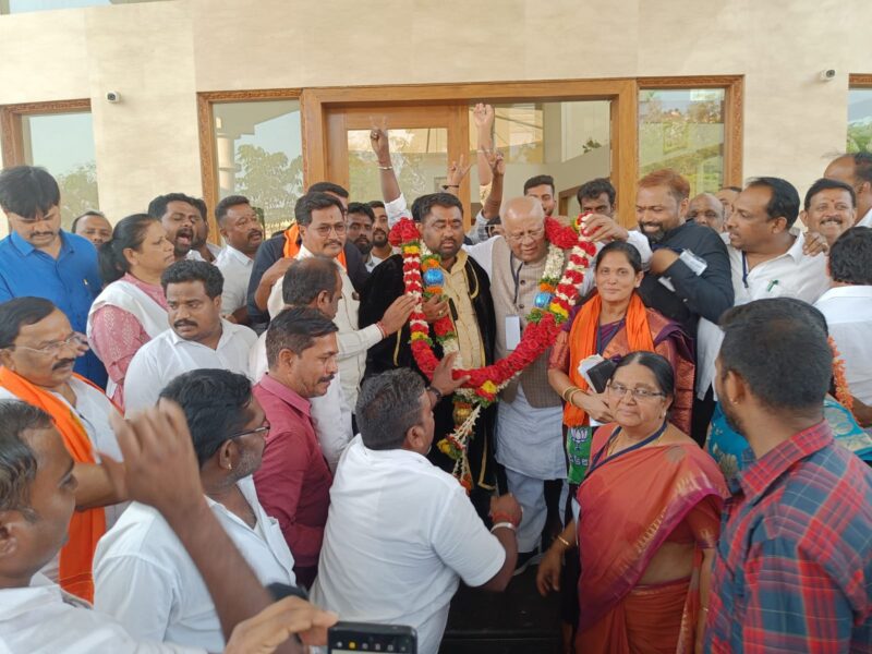 BJP district vice president Srinivasa Dasakariappa Chanakshathan was elected as a member of the BJP-backed Congress.