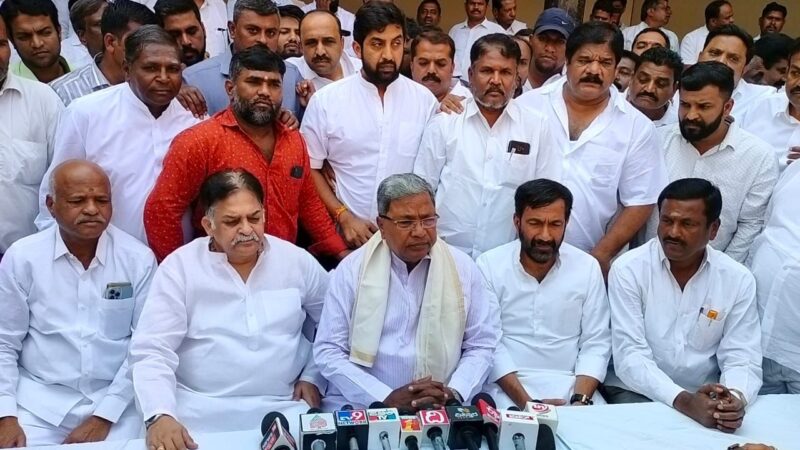 Former CM Siddaramaiah condoles in Davangere