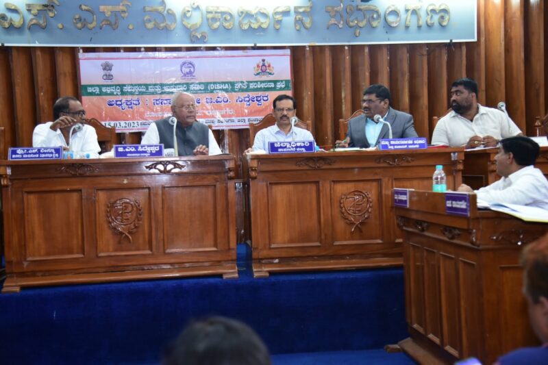 Siddeshwar instructs to investigate irregularities in construction of waste collection station