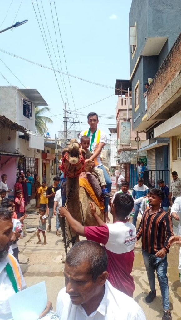 ತಾತನ ಗೆಲುವಿಗಾಗಿ ಒಂಟೆ ಏರಿದ ಮೊಮ್ಮಗ ಶಿವಶಂಕರಪ್ಪ ಗೆಲುವಿಗೆ ಮೊಮ್ಮಗ ಸಮರ್ಥ್ ಮತ ಯಾಚನೆ