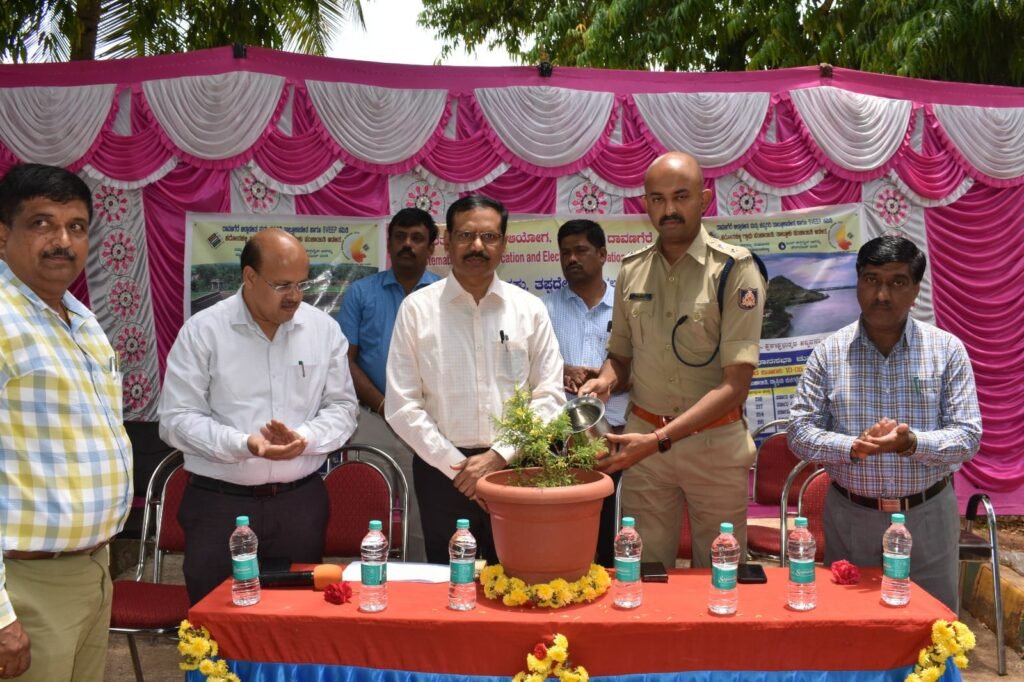 ಅಲೆಮಾರಿ ಜನಾಂಗ ಹಕ್ಕಿಪಿಕ್ಕಿ ಕ್ಯಾಂಪ್ನಲ್ಲಿ ಮತದಾನ ಹೆಚ್ಚಿಸಲು ಕ್ರಮ; ಜಿಲ್ಲಾಧಿಕಾರಿ ಶಿವಾನಂದ ಕಾಪಶಿ