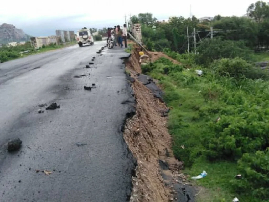 ವರುಣನ ಆರ್ಭಟಕ್ಕೆ ನಾಲ್ವರು ಸಾವು