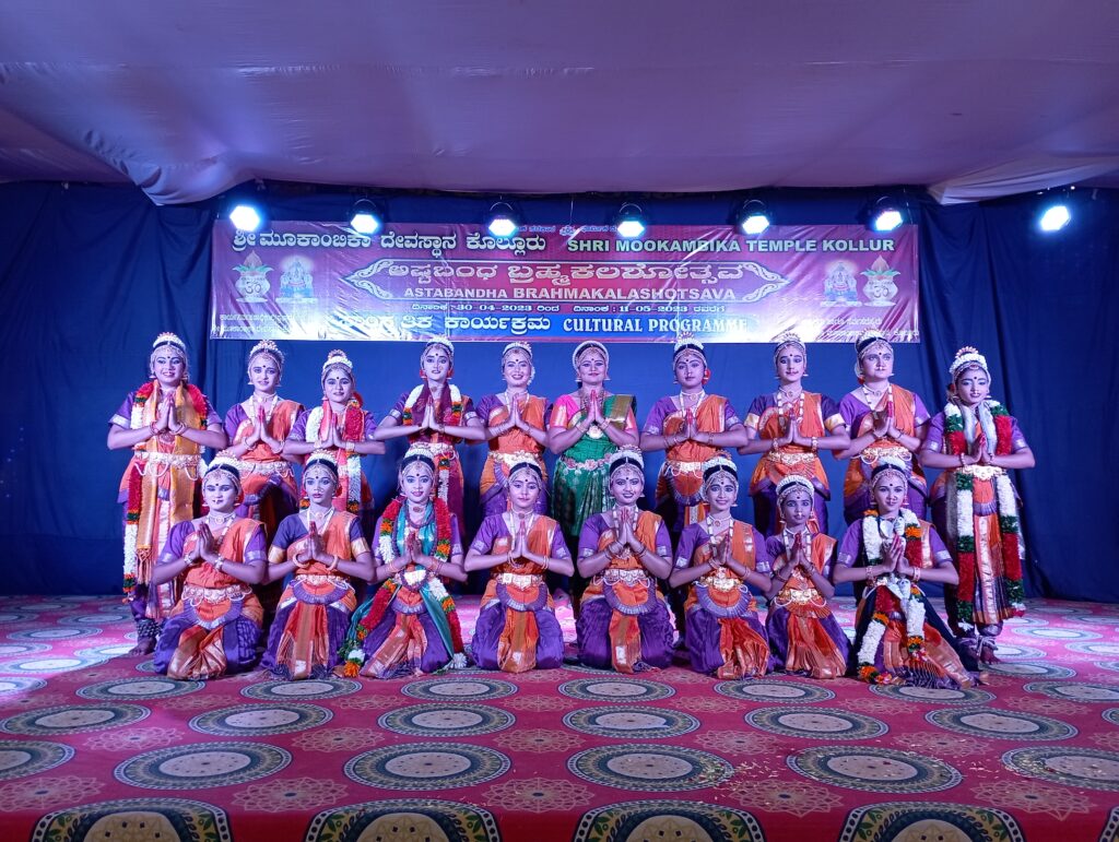 "ನವಶಕ್ತಿ ನಮನ" ನಮನ ಅಕಾಡೆಮಿಯ ನೃತ್ಯ ರೂಪಕ ಶ್ರೀ ಕೊಲ್ಲೂರು ಮೂಕಾಂಬಿಕಾ ದೇವಿಯ ಬ್ರಹ್ಮ ಕಳಶೋತ್ಸವದಲ್ಲಿ .