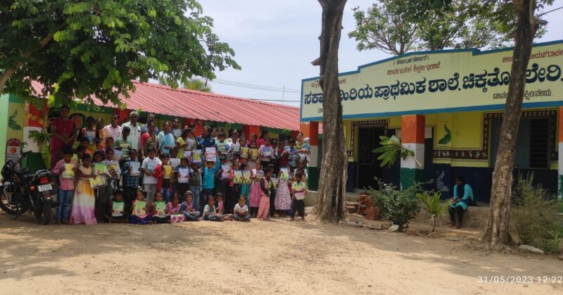 ರಜೆ ಮುಗಿಸಿ ಶಾಲೆಯತ್ತ ಬಂದ ಮಕ್ಕಳು, ಬಹು ದಿನಗಳ ನಂತರ ಶಾಲಾ ಘಂಟೆಯ ನಿನಾದ