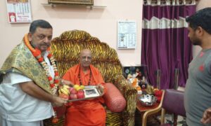 ಸಾಣೇಹಳ್ಳಿ ಶ್ರೀ ಮಠಕ್ಕೆ ಭೇಟಿ ನೀಡಿ ಪಂಡಿತಾರಾಧ್ಯ ಶ್ರೀಗಳ ಆಶೀರ್ವಾದ ಪಡೆದರು ಎಸ್.ಎಸ್.ಮಲ್ಲಿಕಾರ್ಜುನ