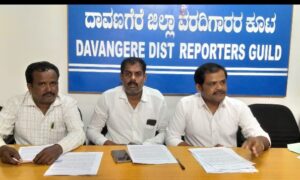ದಾವಣಗೆರೆ ವಿಶ್ವವಿದ್ಯಾಲಯದಿಂದ ಅವೈಜ್ಞಾನಿಕ ಪ್ರವೇಶ ಶುಲ್ಕ - ಪ್ರತಿಭಟನೆಯ ಎಚ್ಚರಿಕೆ ನೀಡಿದ ಸಂಘಟನೆಗಳು