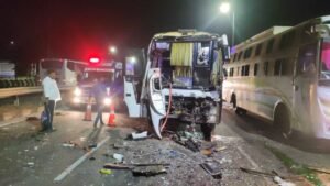 Sadashiva commission report bus accident on protest: Two seriously injured