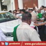 Farmer protested infront of cm car in Davanagere