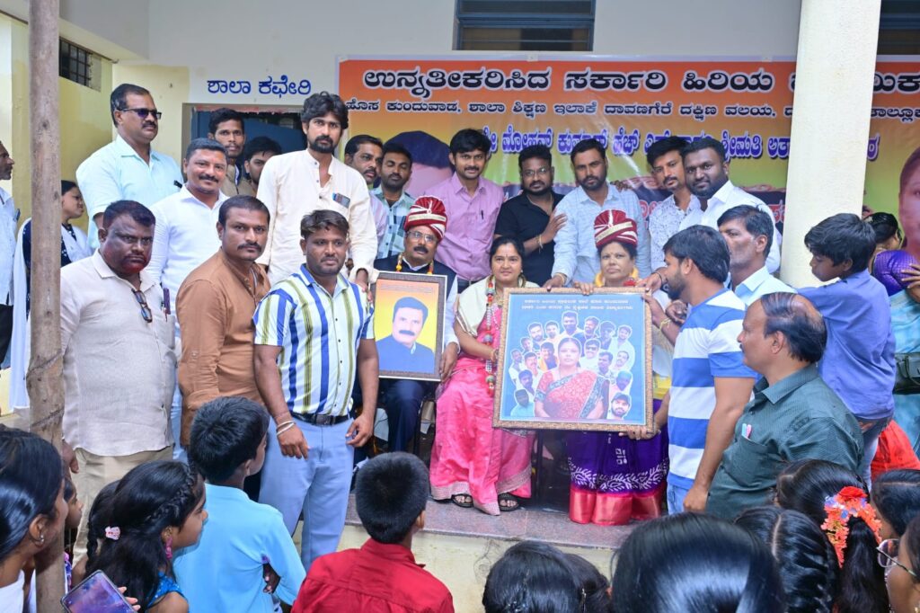 A teacher who has poured knowledge for 30 years, M.G. Salutations to Guru by old students of Lata Hoskundwad School