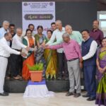 Taralabalu: ಅನುಭವ ಮಂಟಪದ ಹಳೆಯ ವಿದ್ಯಾರ್ಥಿಗಳ ಸ್ನೇಹ ಸಮ್ಮಿಲನ, ಗುರುವಂದನಾ ಕಾರ್ಯಕ್ರಮ